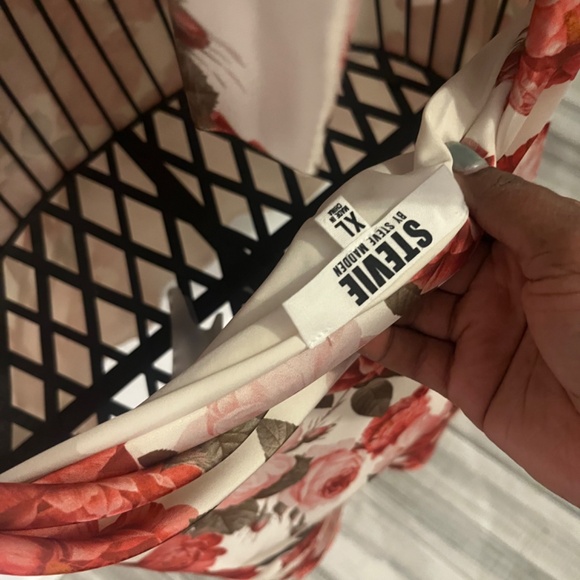 Stevie by Steve Madden Red and White Flower Dress Juniors XL - Picture 9 of 9